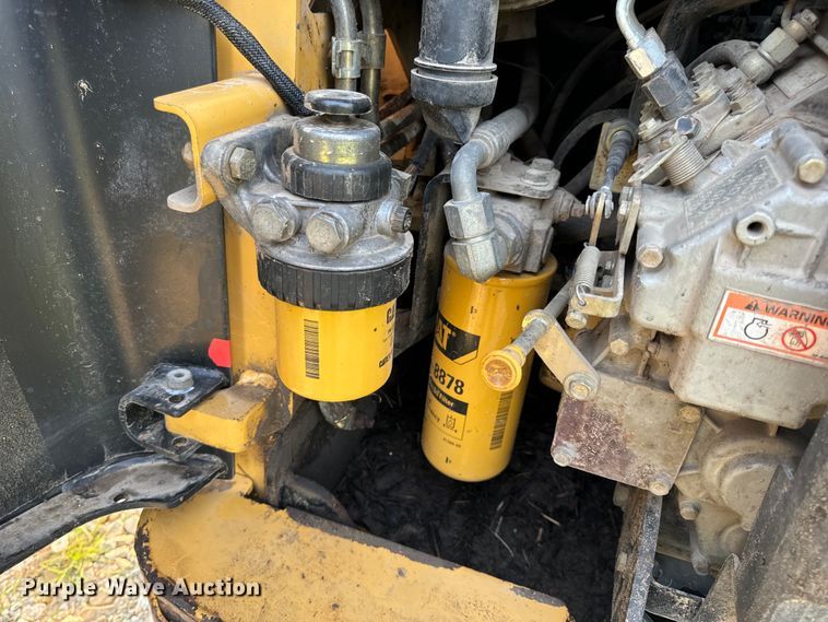 image for item OF9888 2004 Caterpillar  257B tracked skid steer loader