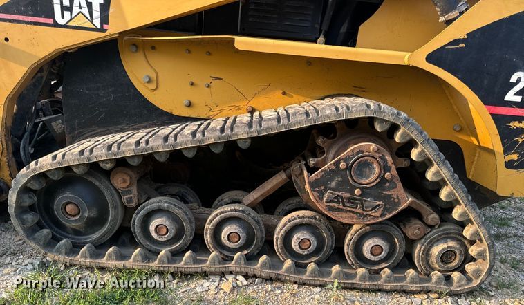 image for item OF9888 2004 Caterpillar  257B tracked skid steer loader