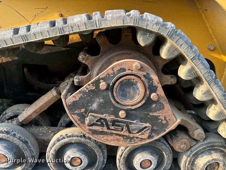 image for item OF9888 2004 Caterpillar  257B tracked skid steer loader