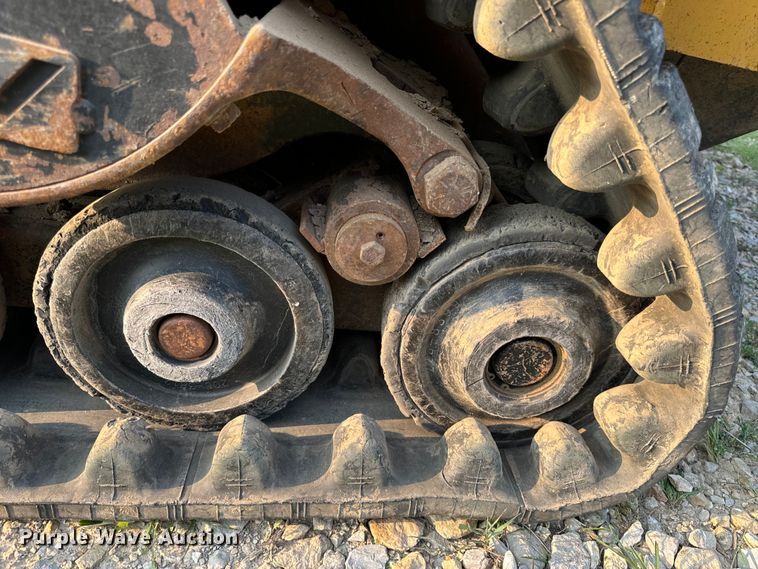 image for item OF9888 2004 Caterpillar  257B tracked skid steer loader