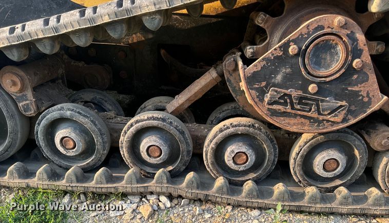 image for item OF9888 2004 Caterpillar  257B tracked skid steer loader