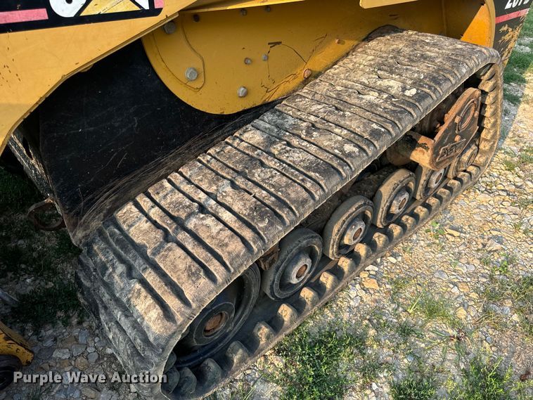 image for item OF9888 2004 Caterpillar  257B tracked skid steer loader