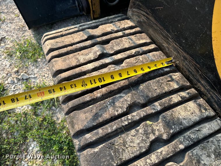 image for item OF9888 2004 Caterpillar  257B tracked skid steer loader