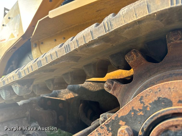 image for item OF9888 2004 Caterpillar  257B tracked skid steer loader