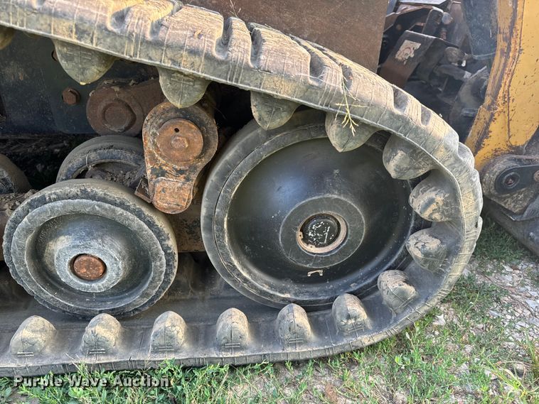 image for item OF9888 2004 Caterpillar  257B tracked skid steer loader