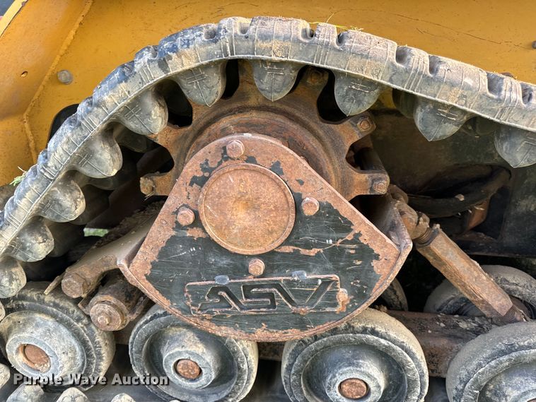 image for item OF9888 2004 Caterpillar  257B tracked skid steer loader