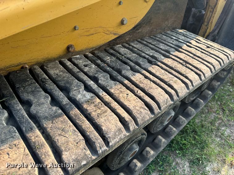 image for item OF9888 2004 Caterpillar  257B tracked skid steer loader