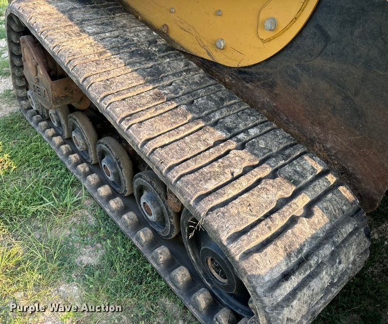 image for item OF9888 2004 Caterpillar  257B tracked skid steer loader