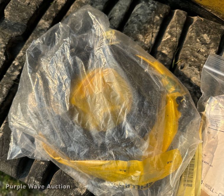 image for item OF9888 2004 Caterpillar  257B tracked skid steer loader