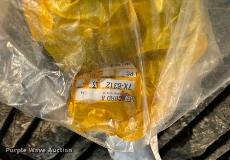 image for item OF9888 2004 Caterpillar  257B tracked skid steer loader