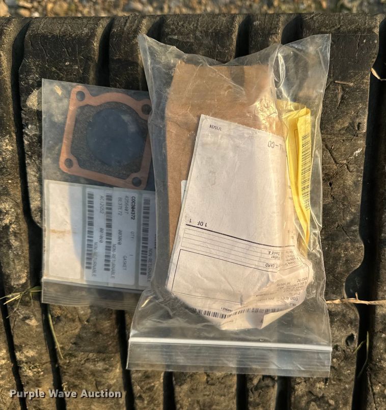 image for item OF9888 2004 Caterpillar  257B tracked skid steer loader