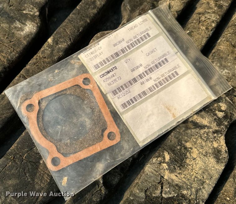 image for item OF9888 2004 Caterpillar  257B tracked skid steer loader