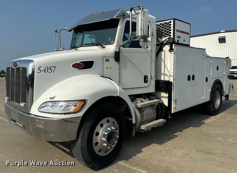 image for item OF9891 2013 Peterbilt 337 utility / service truck