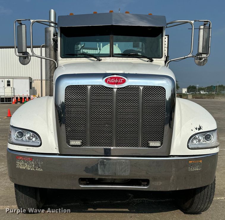 image for item OF9891 2013 Peterbilt 337 utility / service truck