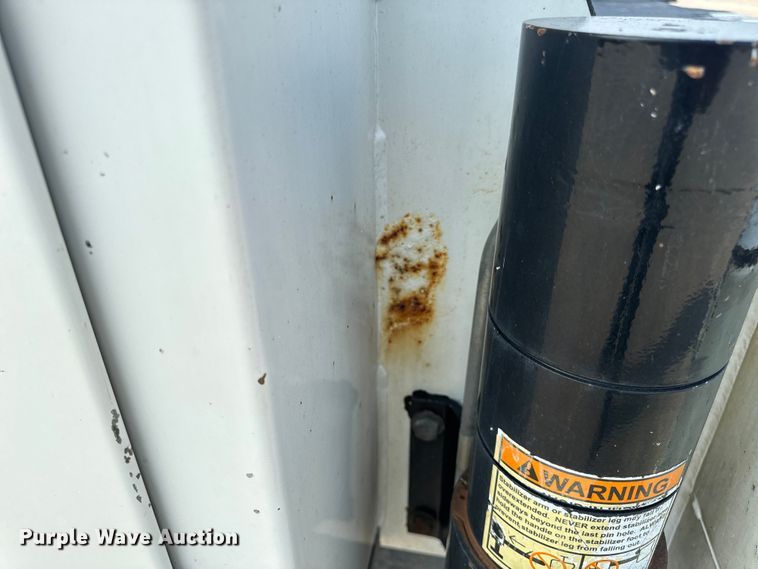 image for item OF9891 2013 Peterbilt 337 utility / service truck