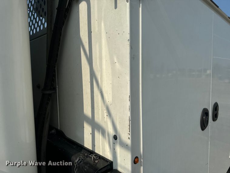 image for item OF9891 2013 Peterbilt 337 utility / service truck