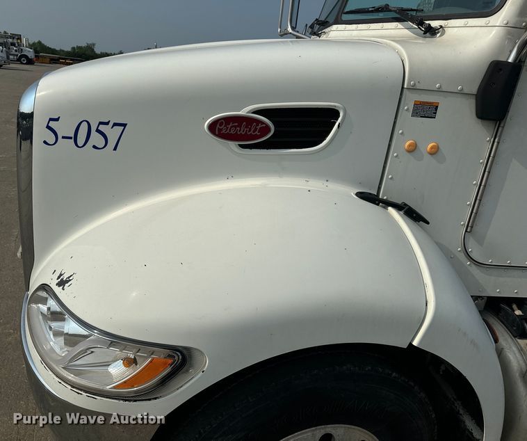 image for item OF9891 2013 Peterbilt 337 utility / service truck