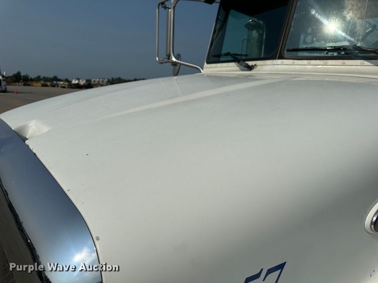 image for item OF9891 2013 Peterbilt 337 utility / service truck