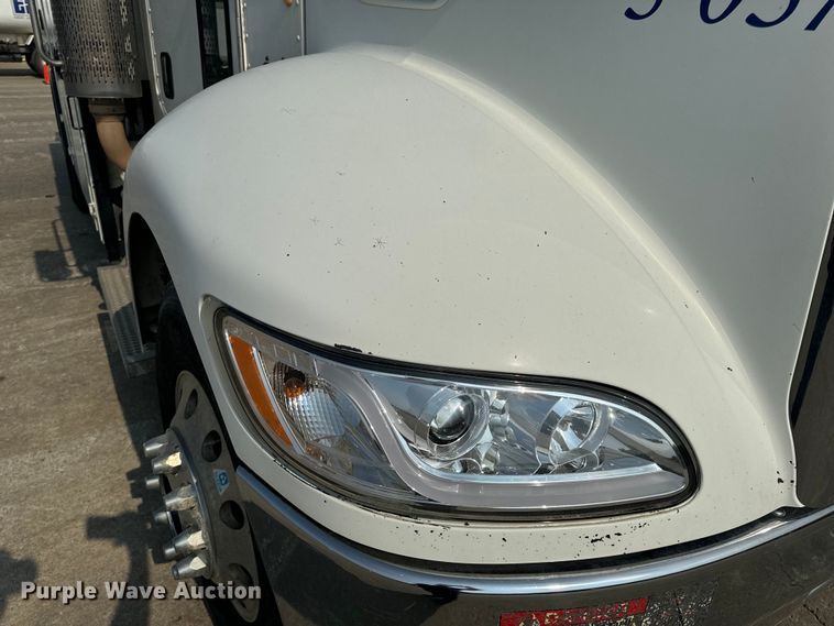 image for item OF9891 2013 Peterbilt 337 utility / service truck