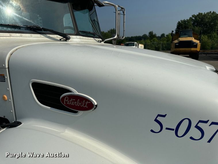 image for item OF9891 2013 Peterbilt 337 utility / service truck