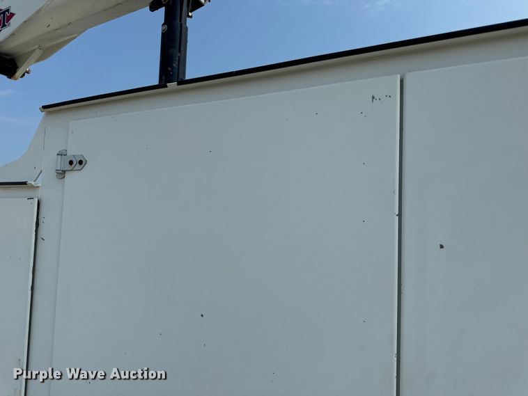 image for item OF9891 2013 Peterbilt 337 utility / service truck