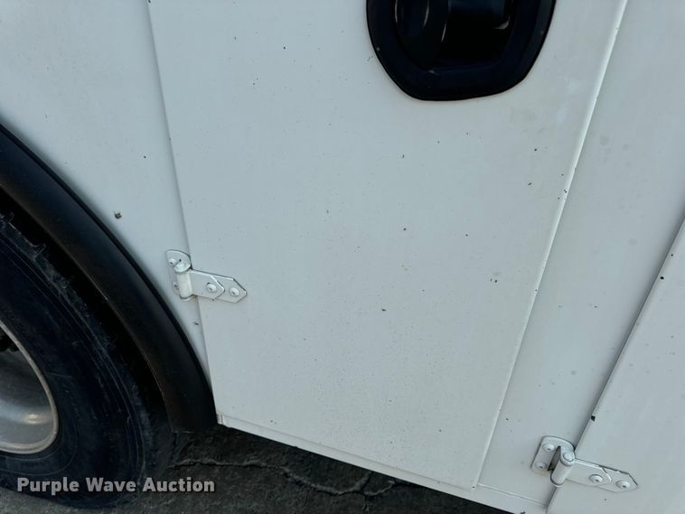 image for item OF9891 2013 Peterbilt 337 utility / service truck