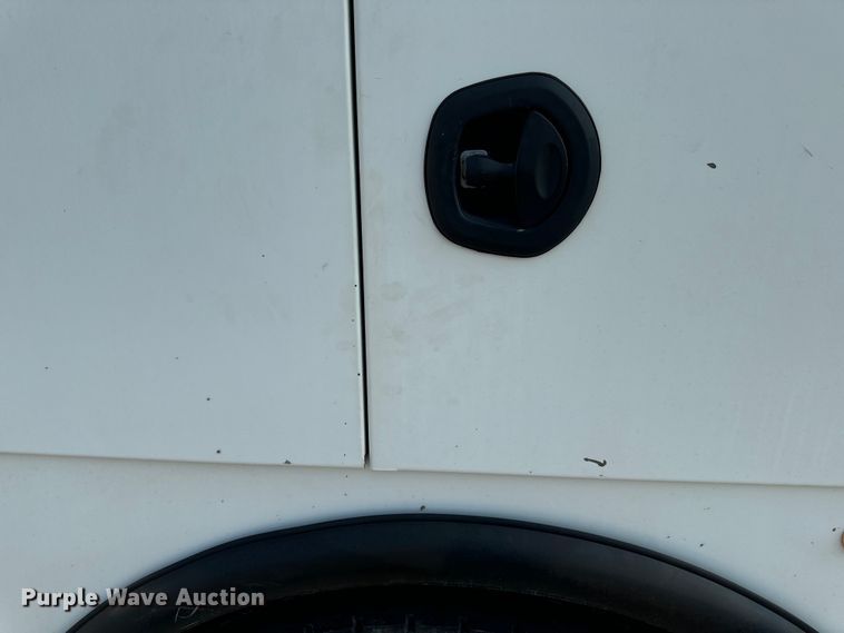 image for item OF9891 2013 Peterbilt 337 utility / service truck