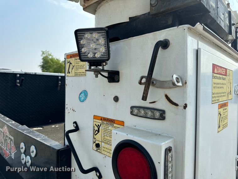 image for item OF9891 2013 Peterbilt 337 utility / service truck