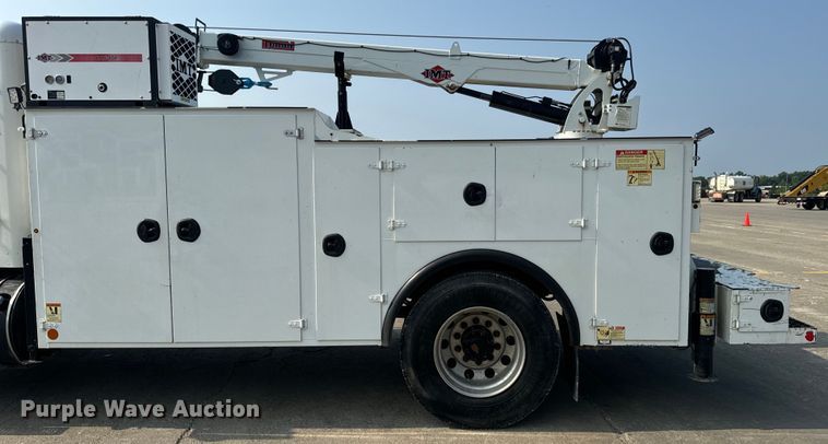 image for item OF9891 2013 Peterbilt 337 utility / service truck