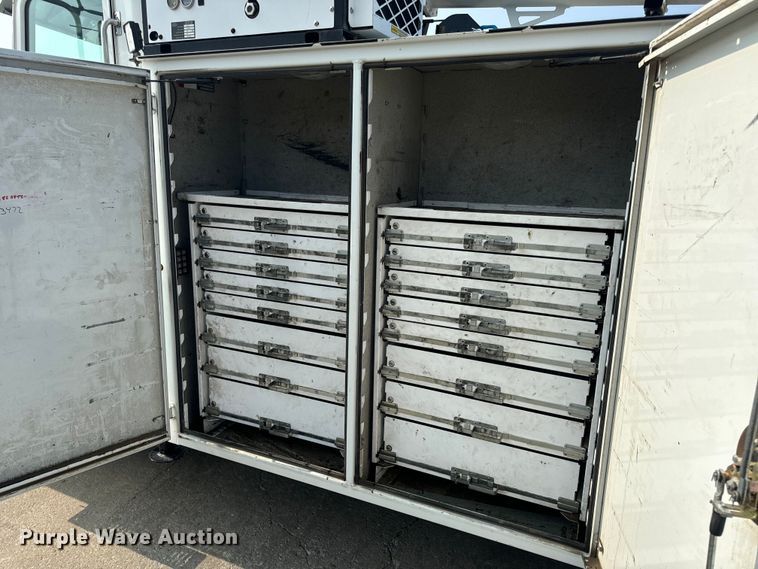 image for item OF9891 2013 Peterbilt 337 utility / service truck