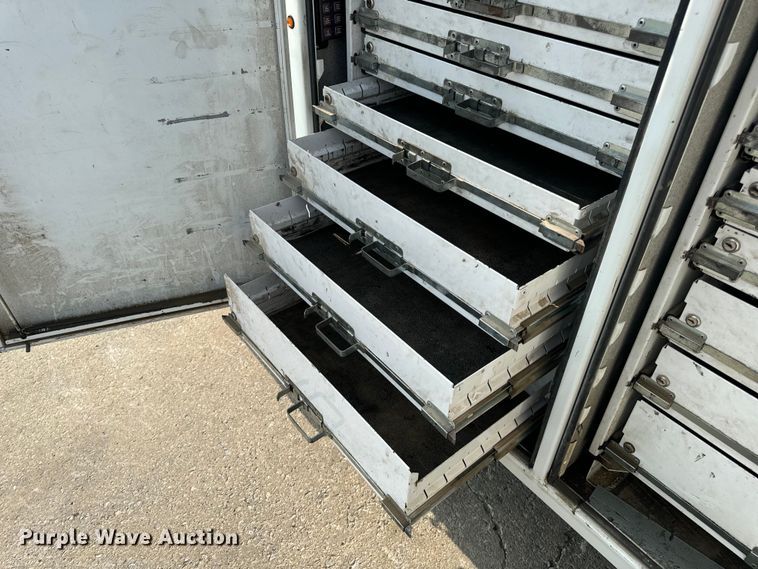 image for item OF9891 2013 Peterbilt 337 utility / service truck