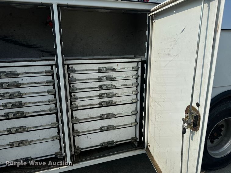 image for item OF9891 2013 Peterbilt 337 utility / service truck