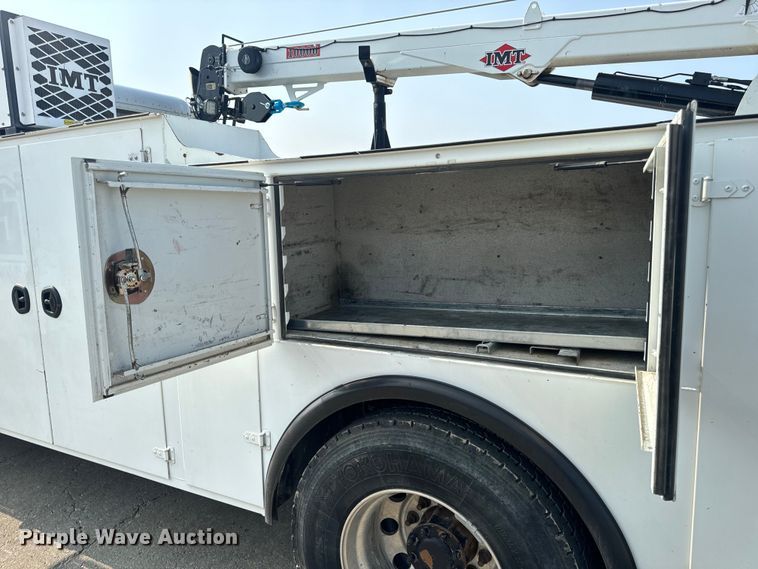 image for item OF9891 2013 Peterbilt 337 utility / service truck