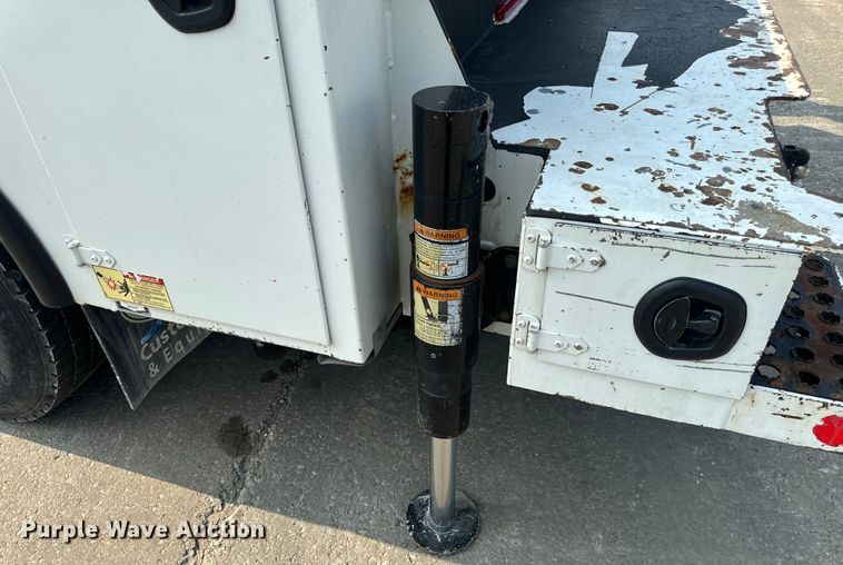 image for item OF9891 2013 Peterbilt 337 utility / service truck