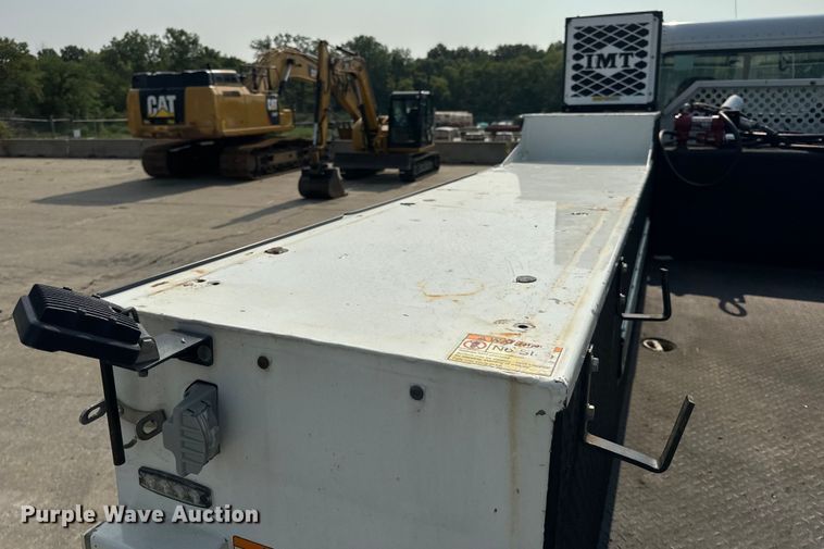 image for item OF9891 2013 Peterbilt 337 utility / service truck