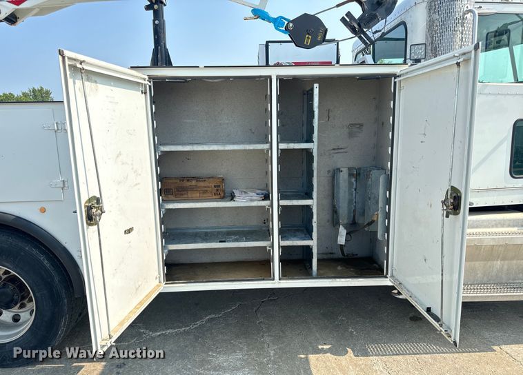 image for item OF9891 2013 Peterbilt 337 utility / service truck