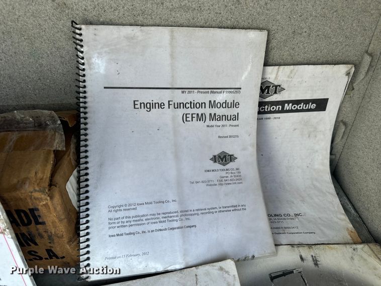 image for item OF9891 2013 Peterbilt 337 utility / service truck