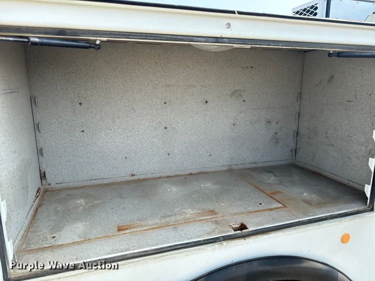 image for item OF9891 2013 Peterbilt 337 utility / service truck