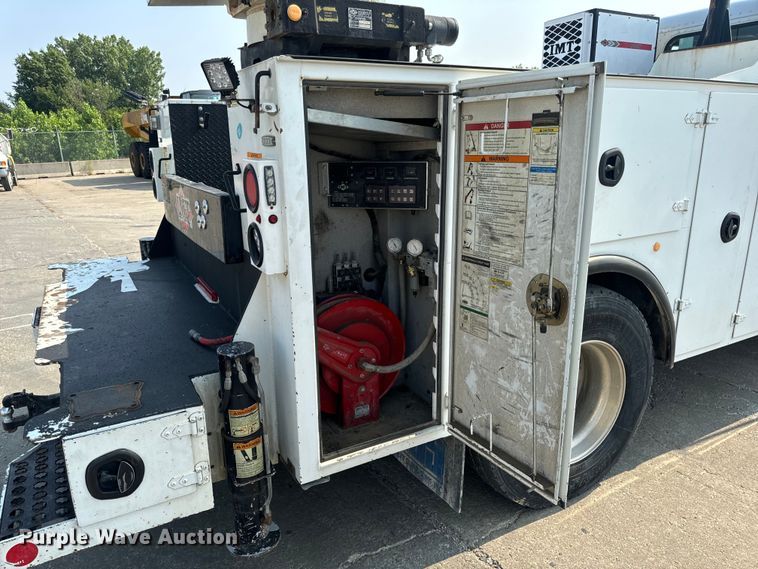 image for item OF9891 2013 Peterbilt 337 utility / service truck