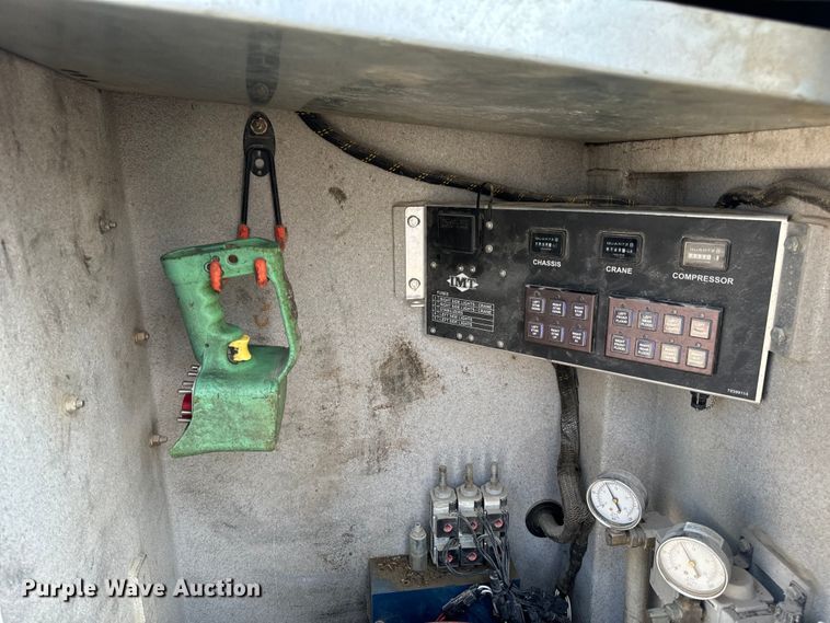 image for item OF9891 2013 Peterbilt 337 utility / service truck