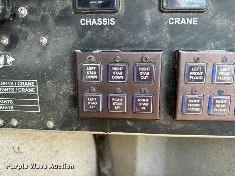 image for item OF9891 2013 Peterbilt 337 utility / service truck