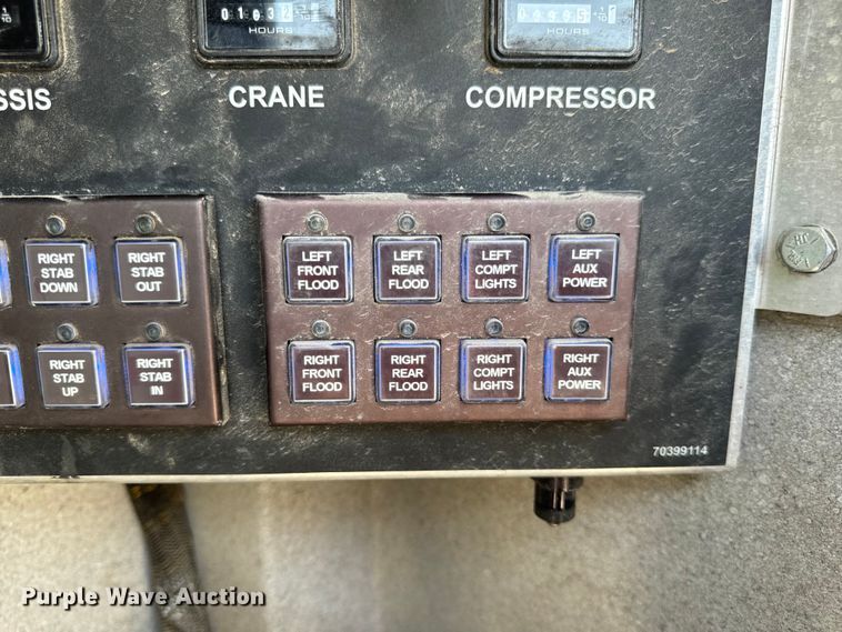 image for item OF9891 2013 Peterbilt 337 utility / service truck