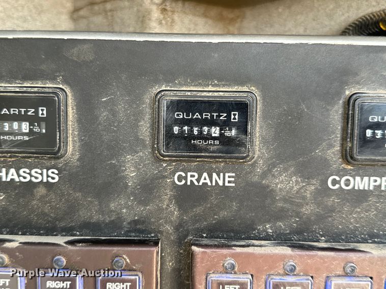 image for item OF9891 2013 Peterbilt 337 utility / service truck