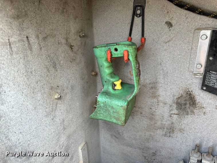 image for item OF9891 2013 Peterbilt 337 utility / service truck