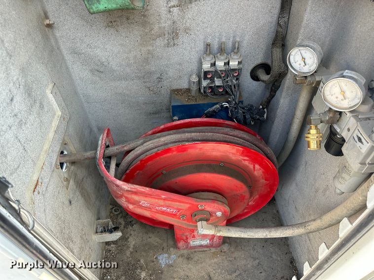 image for item OF9891 2013 Peterbilt 337 utility / service truck