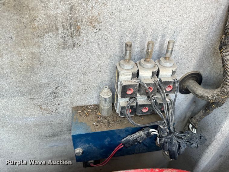 image for item OF9891 2013 Peterbilt 337 utility / service truck