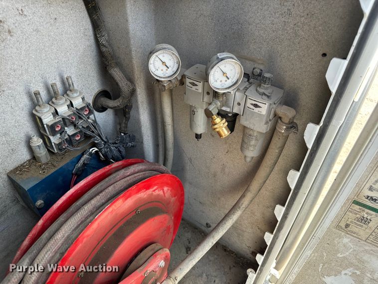 image for item OF9891 2013 Peterbilt 337 utility / service truck