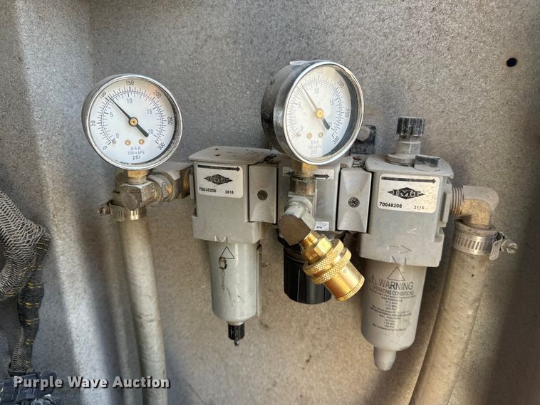 image for item OF9891 2013 Peterbilt 337 utility / service truck