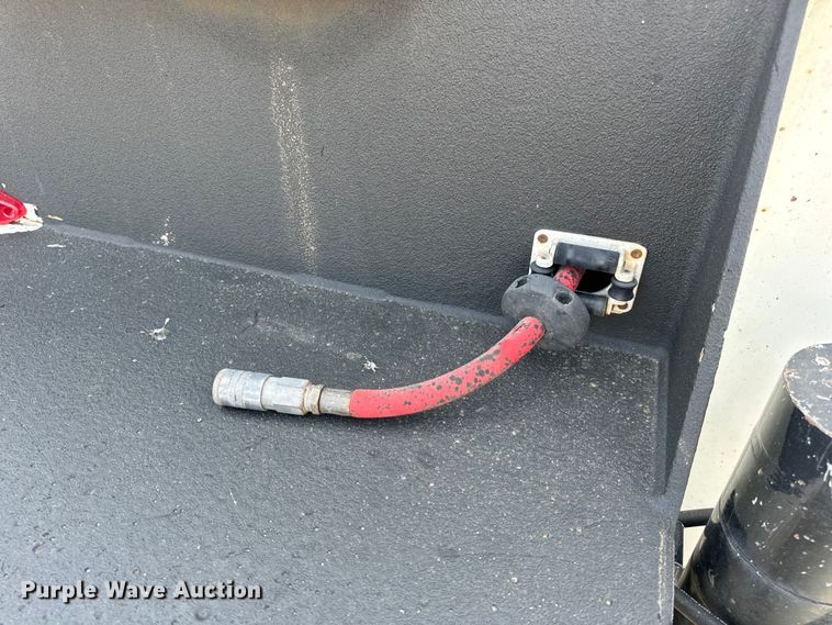 image for item OF9891 2013 Peterbilt 337 utility / service truck