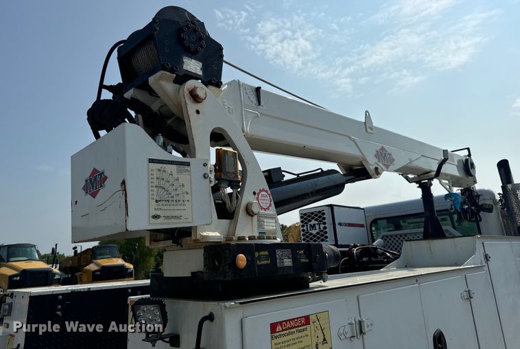 image for item OF9891 2013 Peterbilt 337 utility / service truck